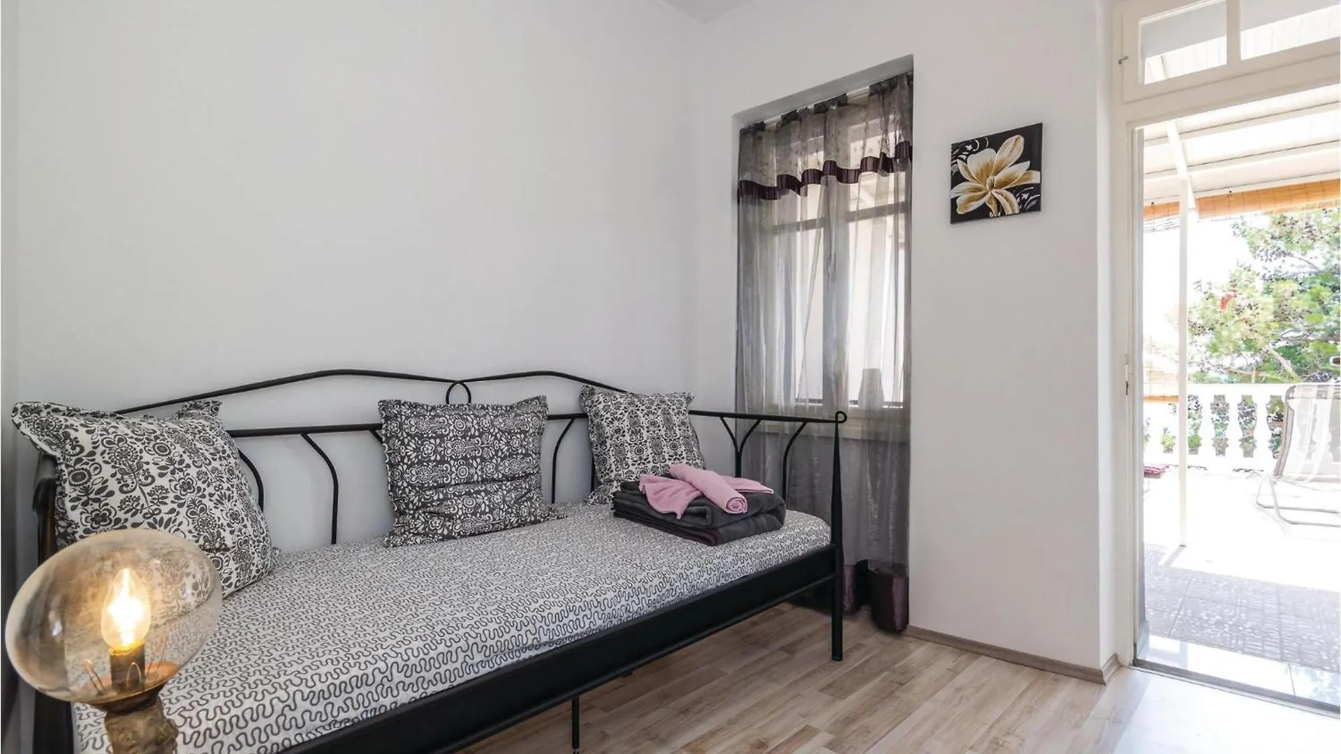 2 Bedroom Beautiful Home In Selce 0*,