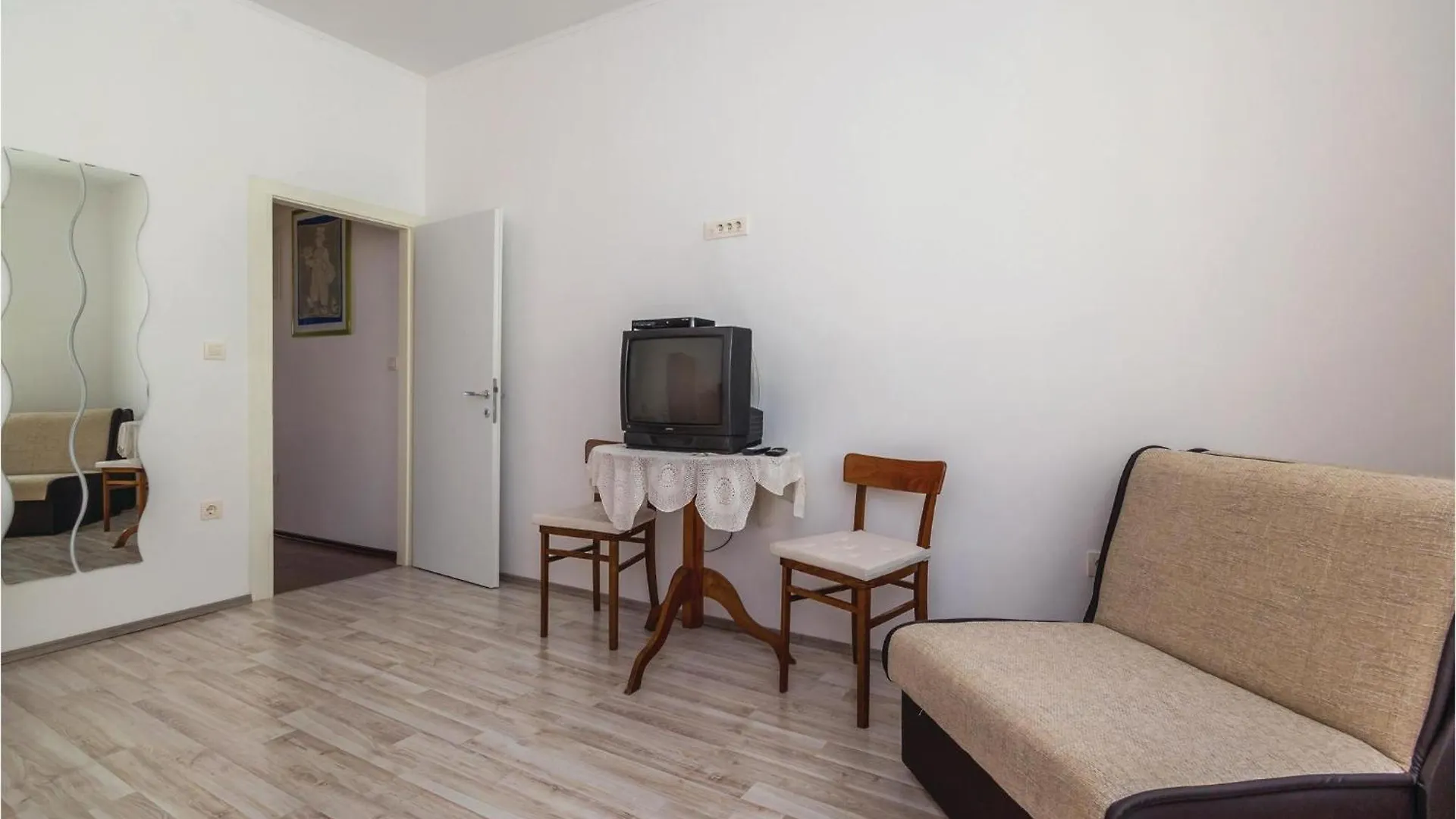Сasa de vacaciones 2 Bedroom Beautiful Home In Selce