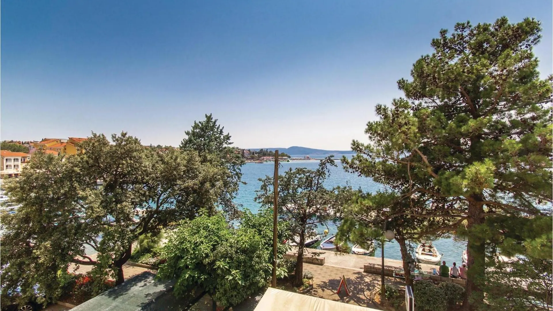 2 Bedroom Beautiful Home In Selce Holiday home